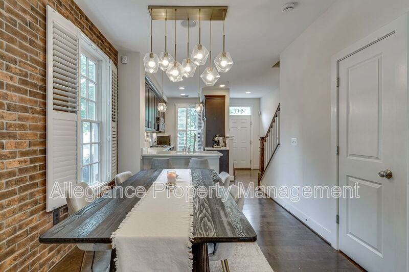 944 N Columbus St - Photo 7 of 41