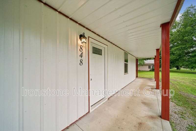 212 W Jackson Ave - Photo 2 of 9