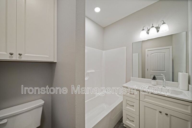 212 W Jackson Ave - Photo 6 of 9