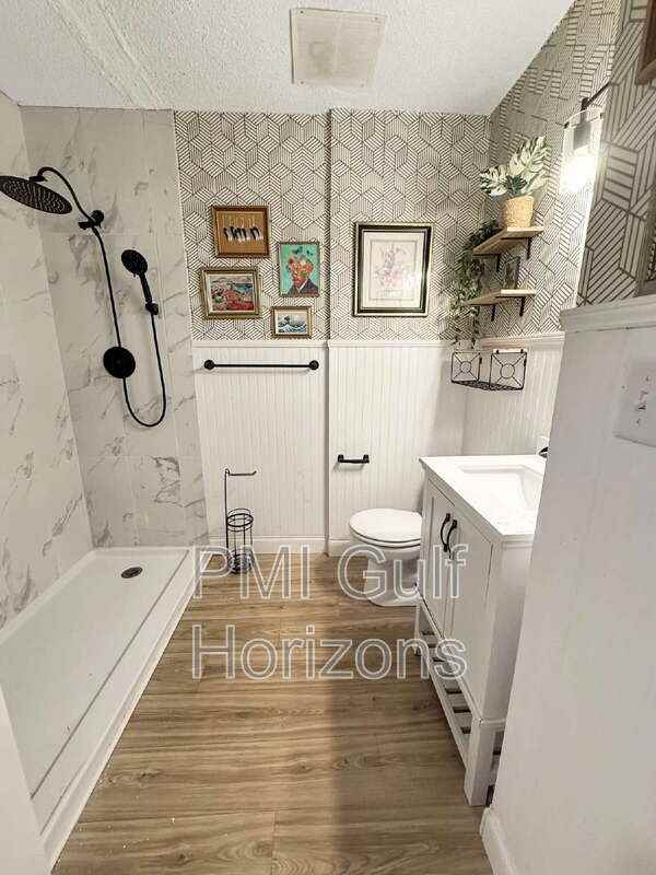 6606 Hampton Rd - Photo 3 of 15