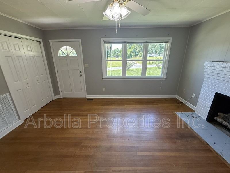 2239 Buckingham Rd - Photo 5 of 27