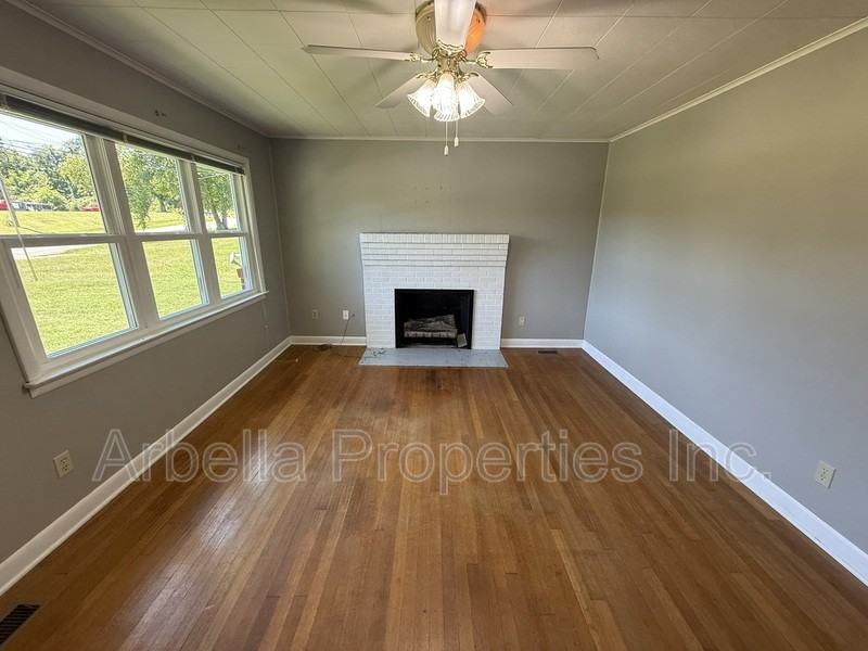 2239 Buckingham Rd - Photo 6 of 27