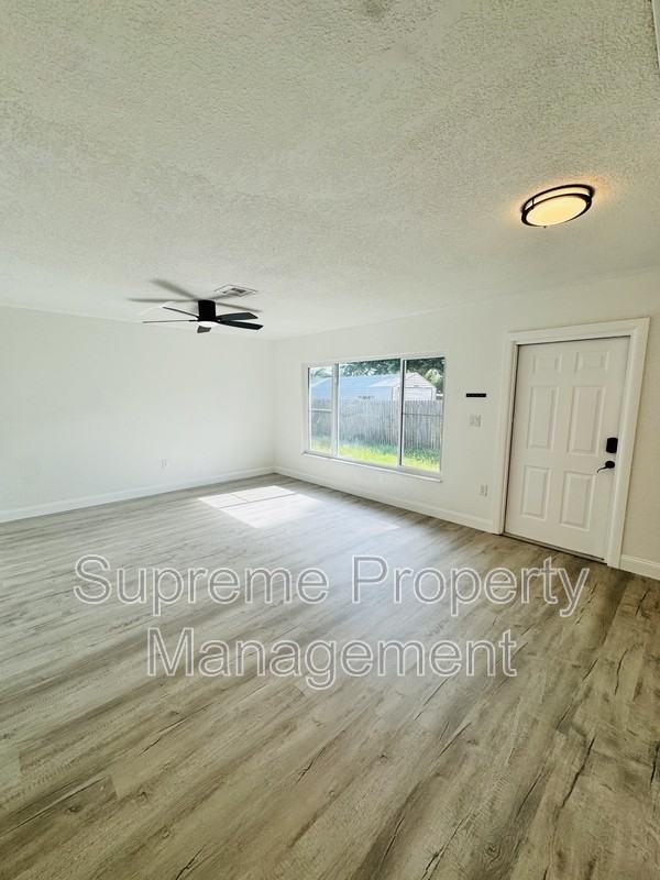3154 Pine Tree Ave #2 - Photo 3 of 7