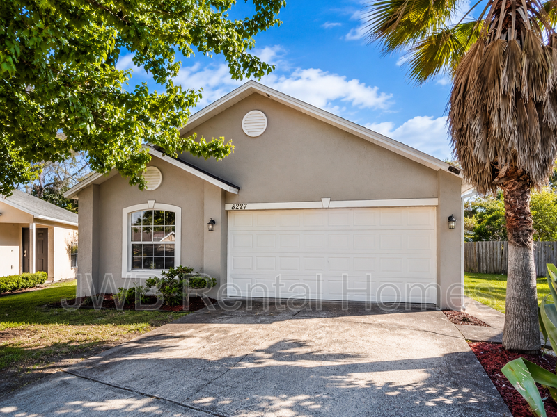 8227 Oak Crossing Dr W