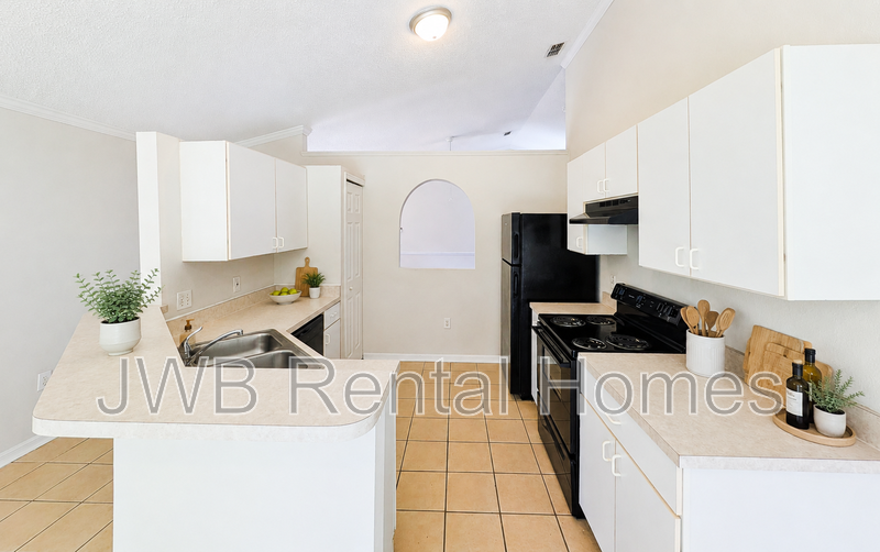 8227 Oak Crossing Dr W - Photo 4 of 21