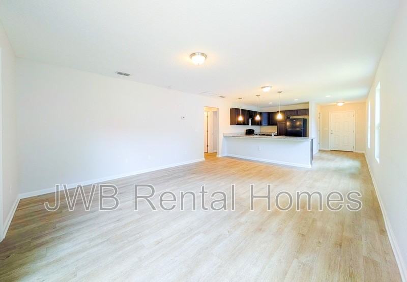 156 Odell St - Photo 4 of 17