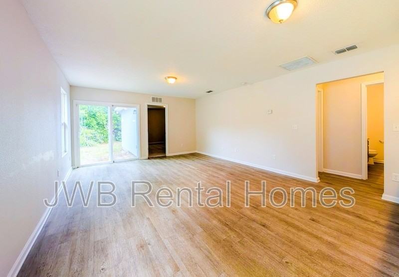 156 Odell St - Photo 5 of 17