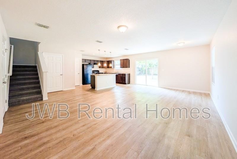8818 Cocoa Ave - Photo 4 of 16