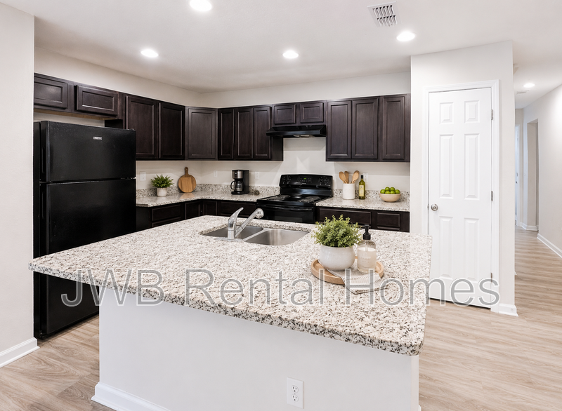 8824 Galveston Ave - Photo 3 of 12