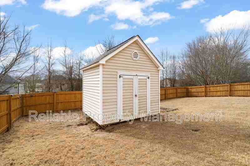 156 Haywood Ln - Photo 4 of 33