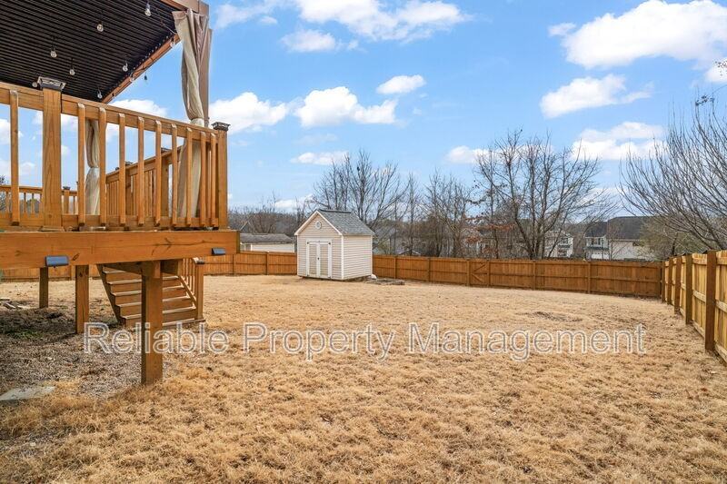 156 Haywood Ln - Photo 5 of 33