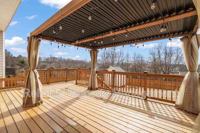 156 Haywood Ln - Photo 6 of 33