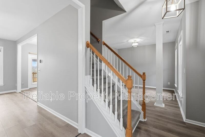 156 Haywood Ln - Photo 7 of 33