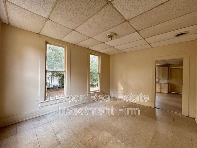 2512 Merwin St - Photo 3 of 8