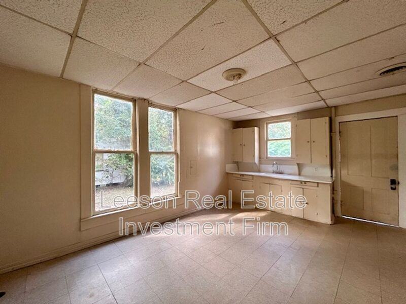 2512 Merwin St - Photo 4 of 8