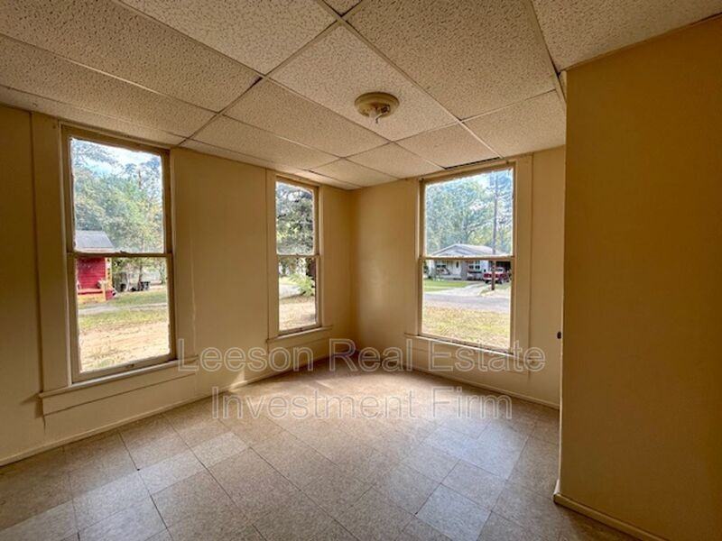 2512 Merwin St - Photo 5 of 8