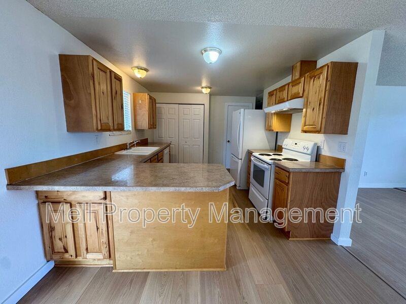 222 E I St - Photo 5 of 17