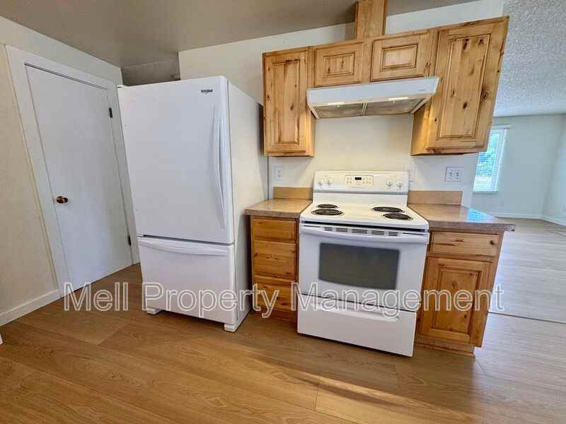 222 E I St - Photo 7 of 17
