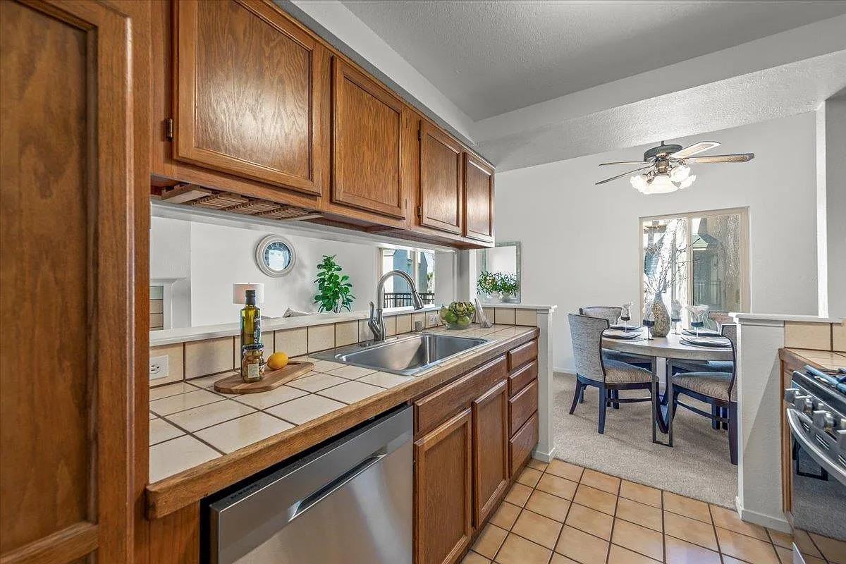 2392 N Main St #E1 - Photo 4 of 12