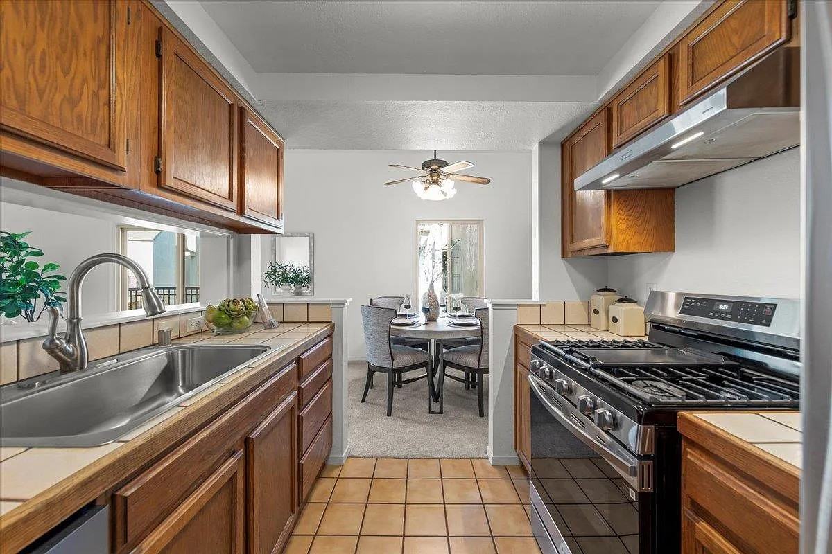 2392 N Main St #E1 - Photo 5 of 12