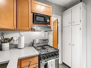 922 Beacon St - Photo 2 of 9
