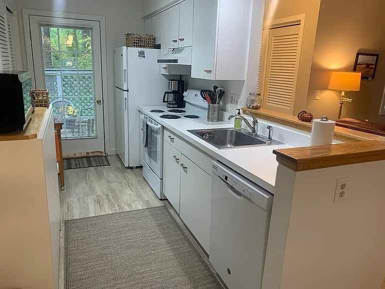 56 Amity Pl - Photo 5 of 12