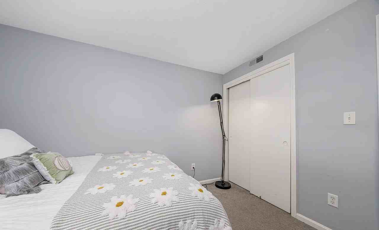 25 Rockland St - Photo 3 of 9