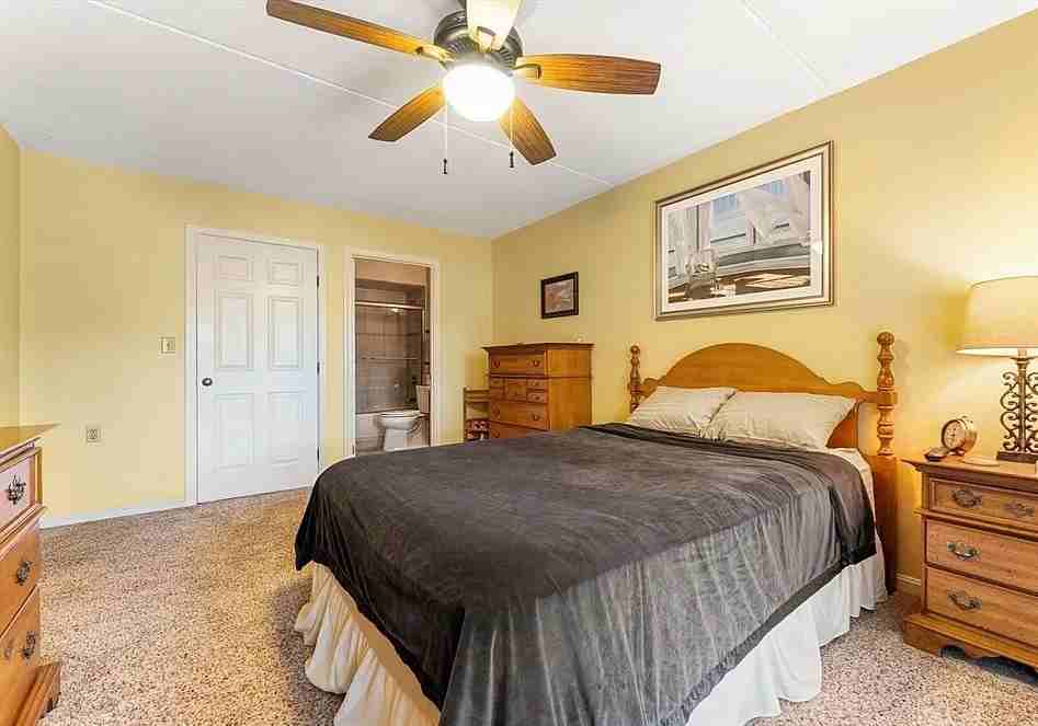 4975 Washington St - Photo 3 of 7