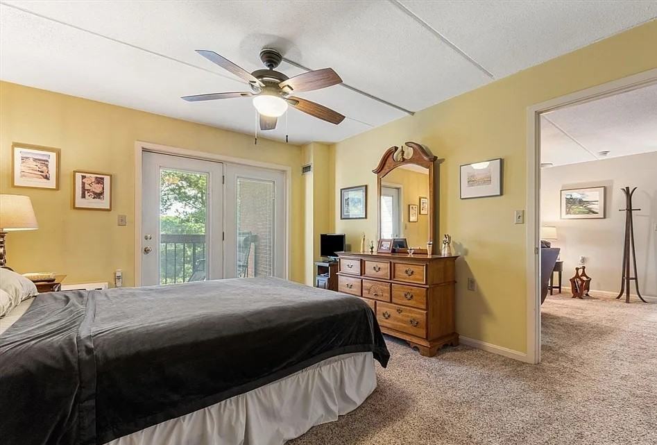 4975 Washington St - Photo 4 of 7