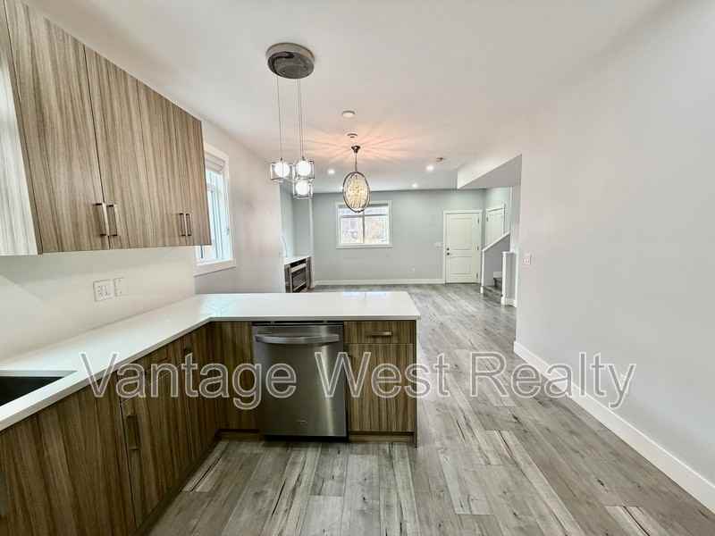 750 Glenwood Ave - Photo 4 of 33