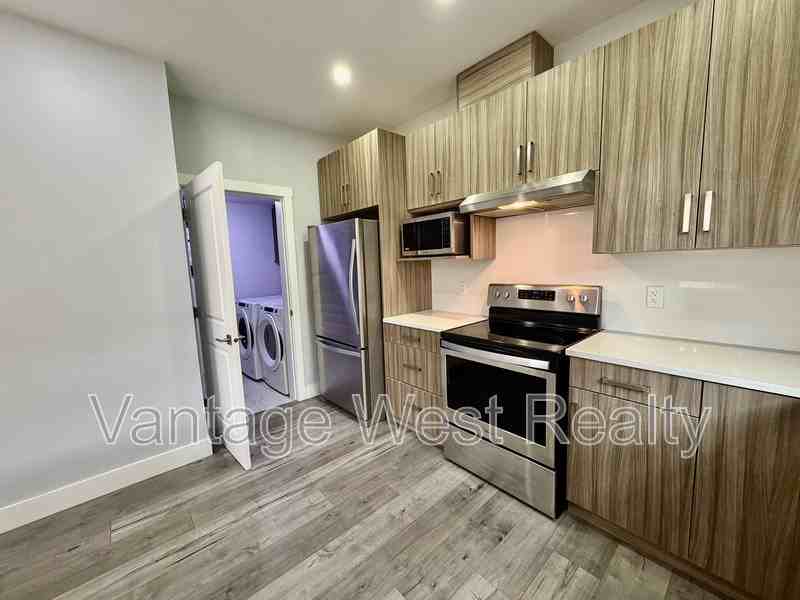 750 Glenwood Ave - Photo 5 of 33