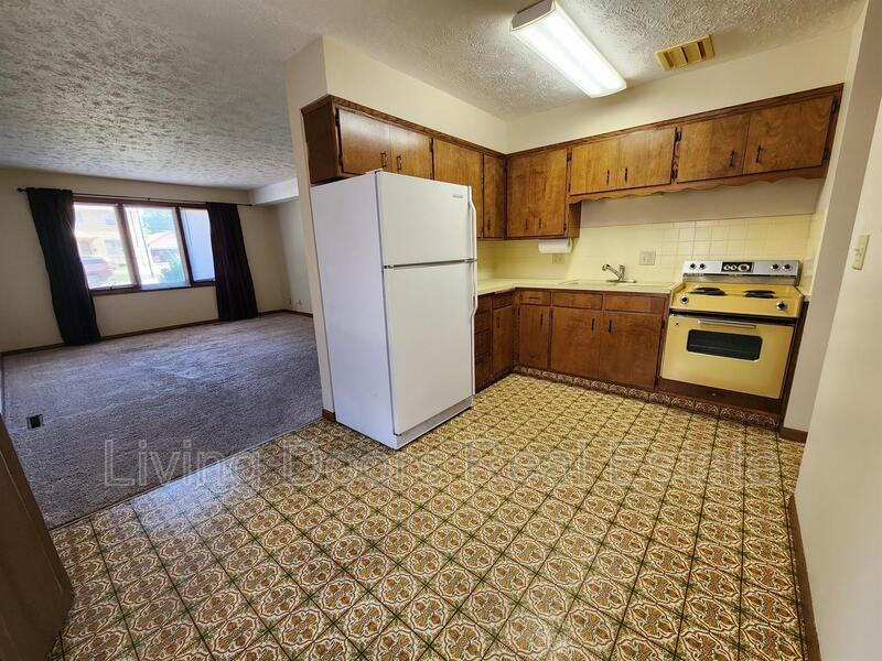 2043 South St - Photo 2 of 9