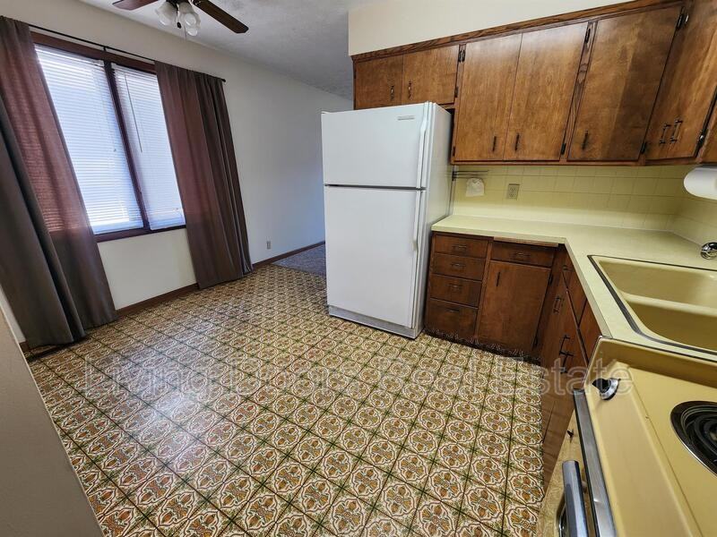 2043 South St - Photo 3 of 9