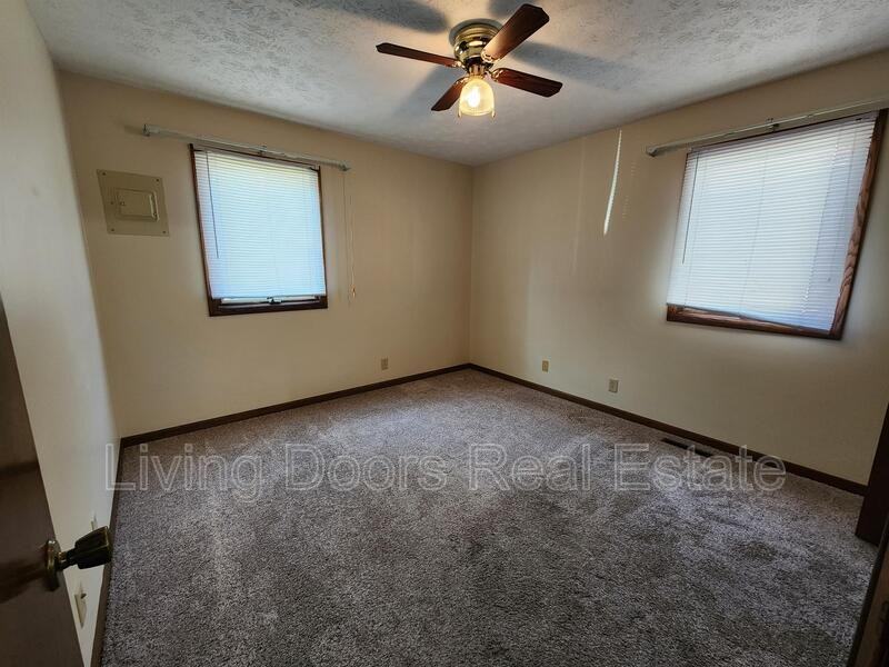 2043 South St - Photo 5 of 9