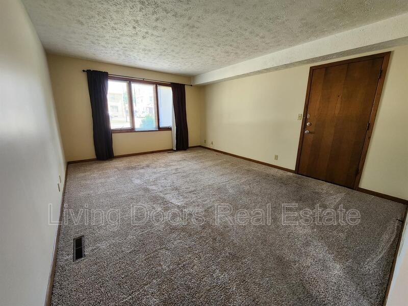 2043 South St - Photo 7 of 9