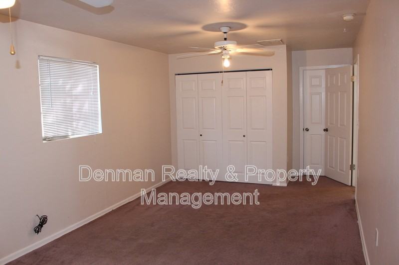 910 S Una Ave - Photo 7 of 22