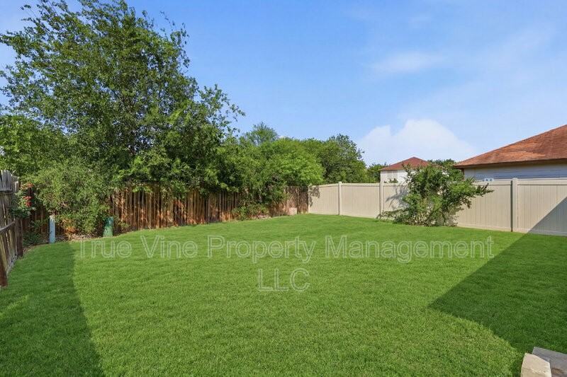 6810 Saharastone Dr - Photo 4 of 23