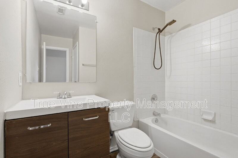 6810 Saharastone Dr - Photo 5 of 23