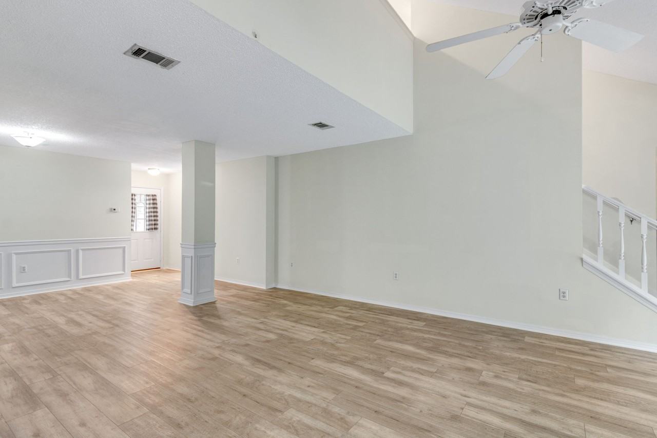 917 Claeven Cir - Photo 2 of 20