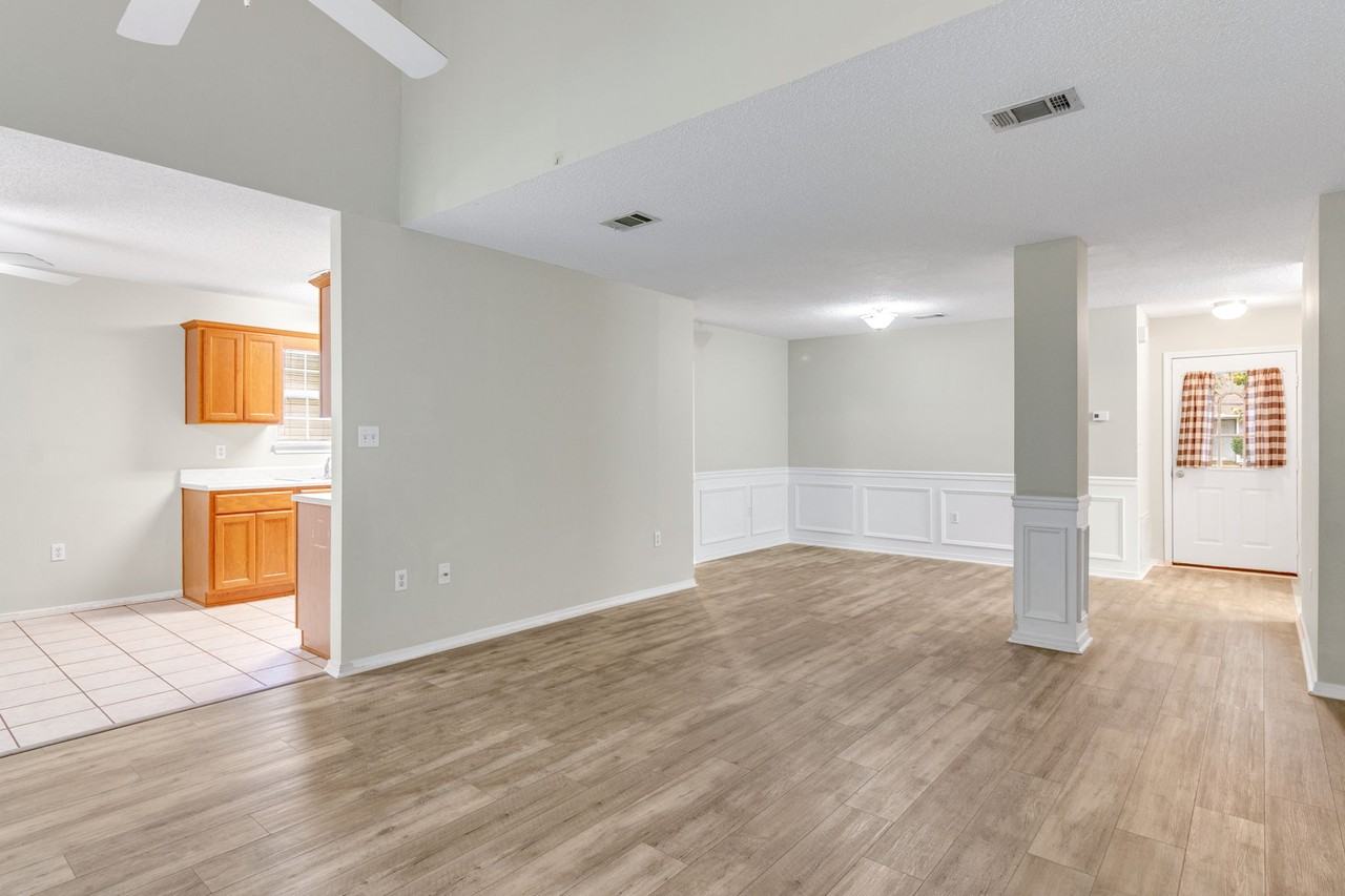 917 Claeven Cir - Photo 3 of 20