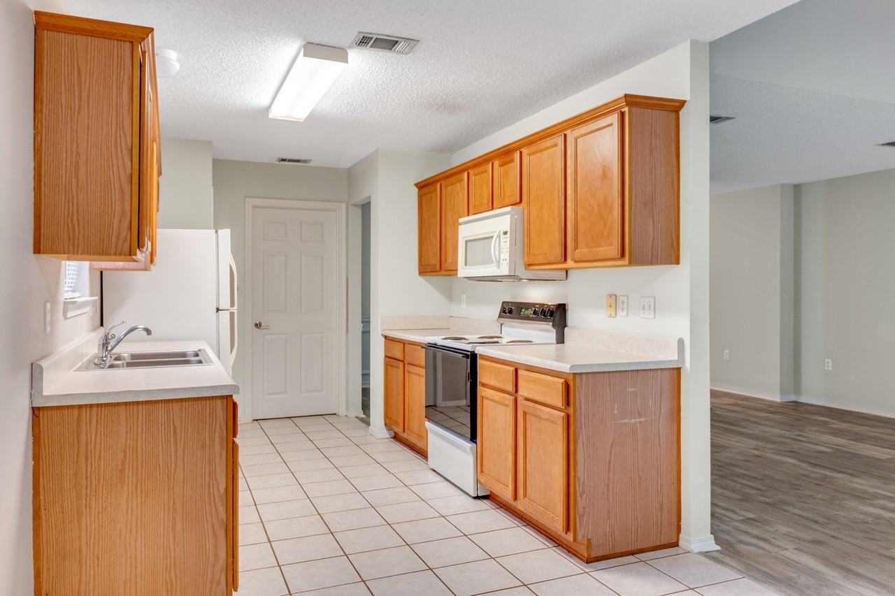 917 Claeven Cir - Photo 6 of 20