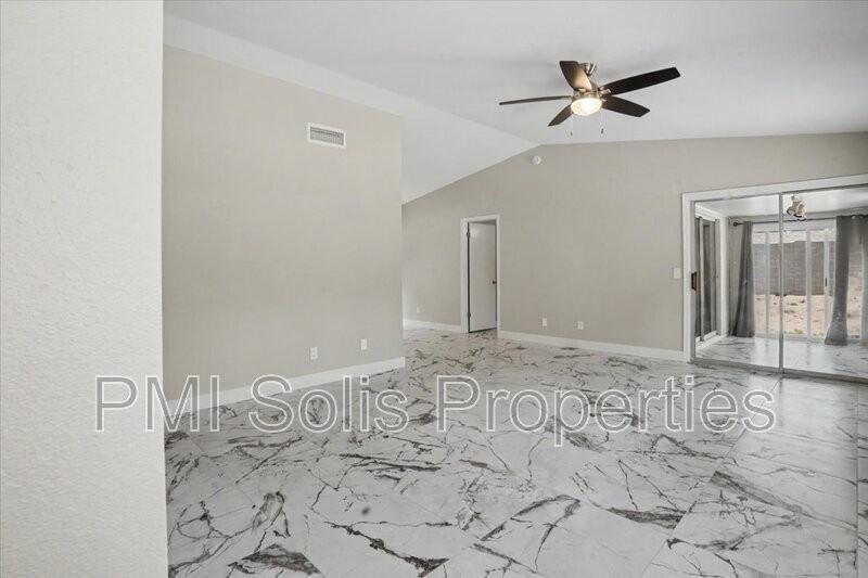 1510 E Taro Ln - Photo 2 of 16