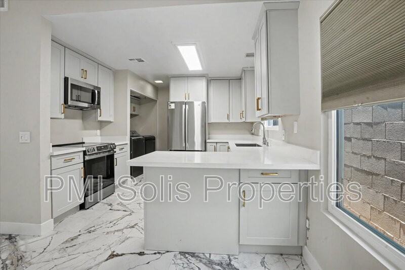 1510 E Taro Ln - Photo 4 of 16