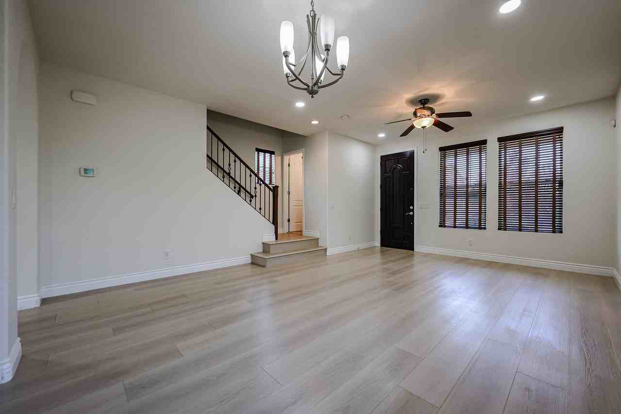 1081 N Mason Dr - Photo 3 of 50