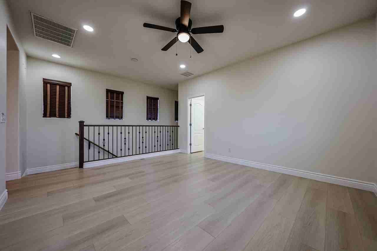 1081 N Mason Dr - Photo 5 of 50