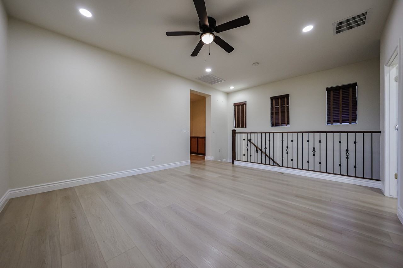 1081 N Mason Dr - Photo 6 of 50