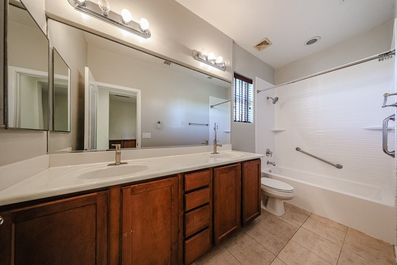 1081 N Mason Dr - Photo 7 of 50