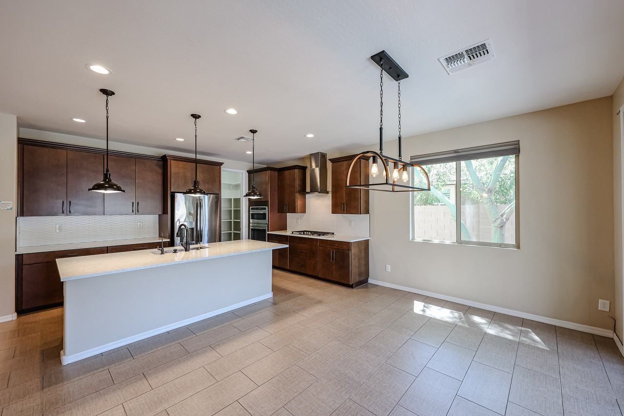 17268 W Straight Arrow Ln - Photo 6 of 50