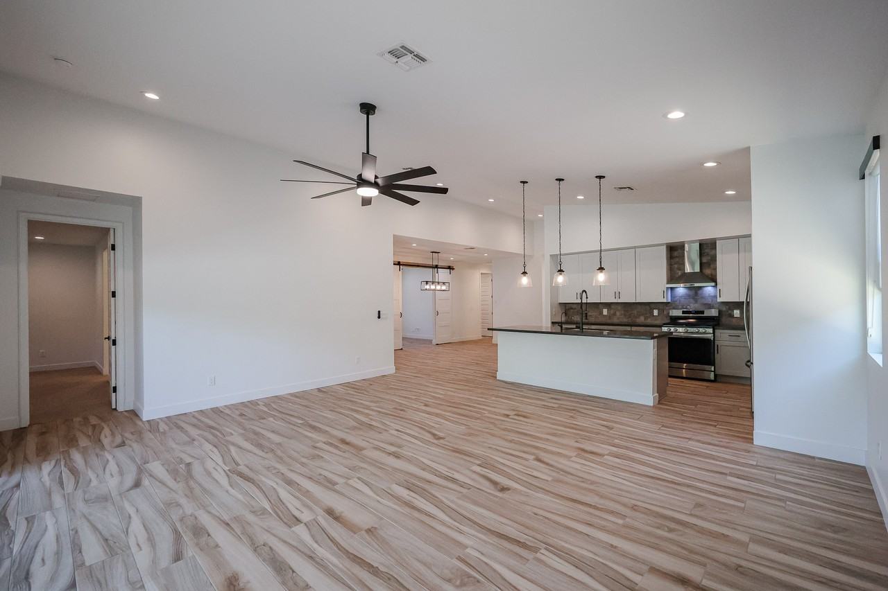 2418 E Amelia Ave - Photo 2 of 50
