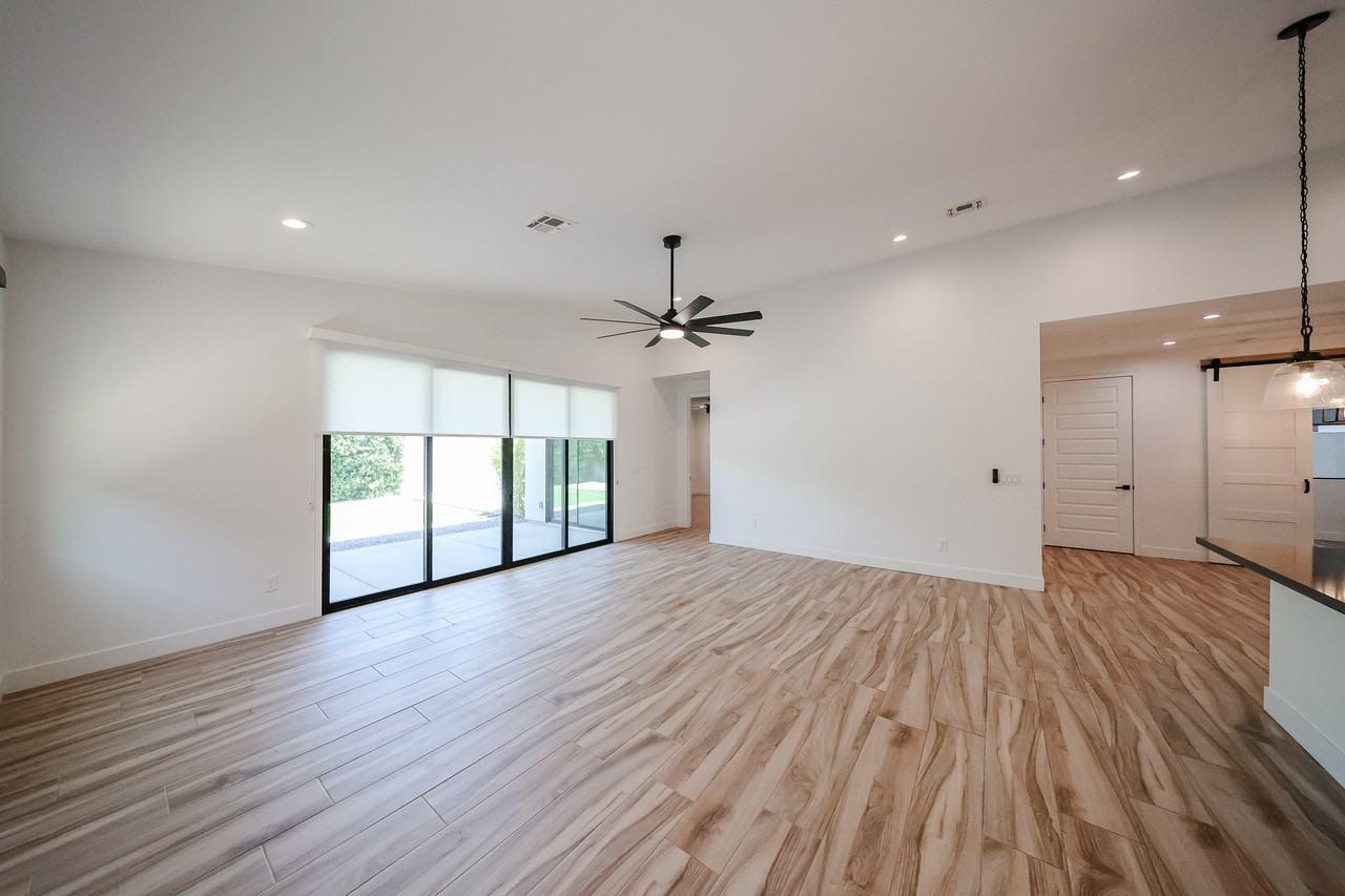 2418 E Amelia Ave - Photo 3 of 50